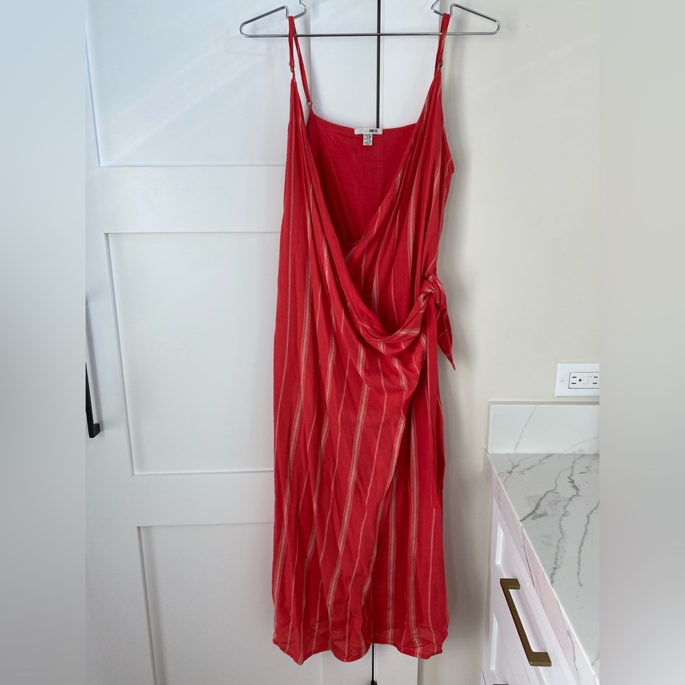 Wrap dress with adjustable straps. Cotton